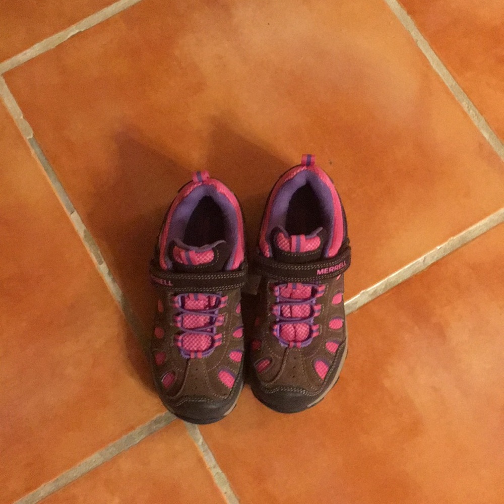 Hiking shoe